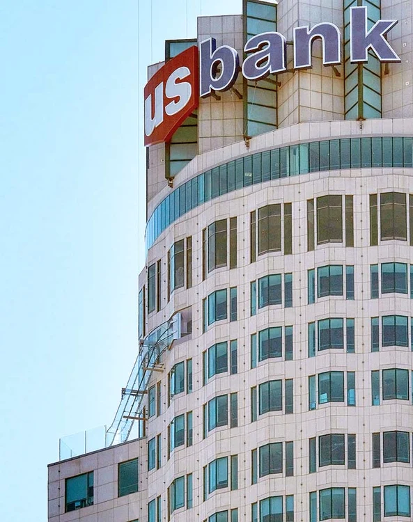 Toboganul de sticlă e instalat  la 305 metri deasupra solului