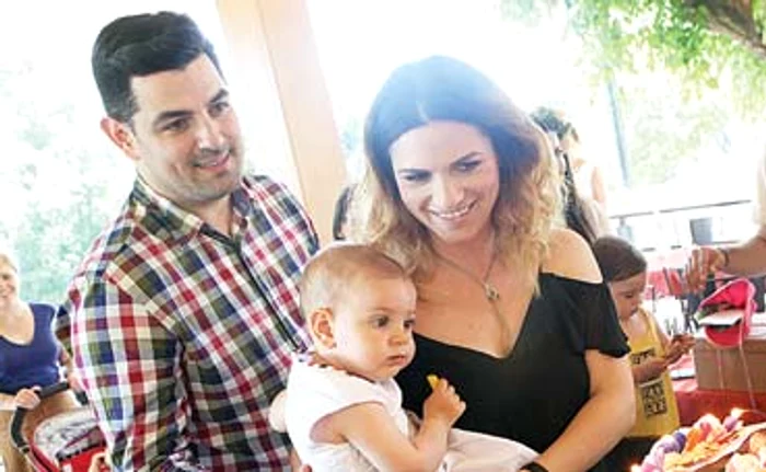 
    Doru Tincă şi Ellie White  au sărbătorit-o pe Alexis Maria, care a împlinit un anişorFoto: Sever Gheorghe  