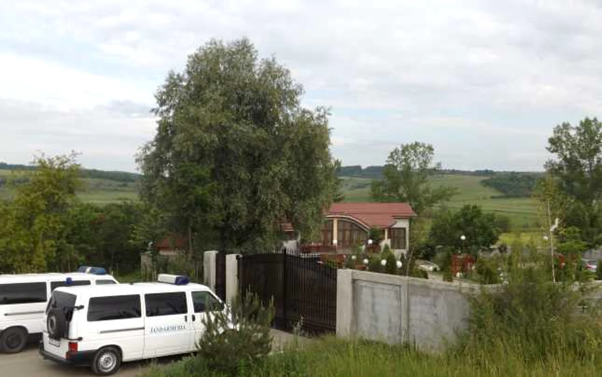 Percheziţie la casa primarului din Mehedinţi FOTO Corina Macavei