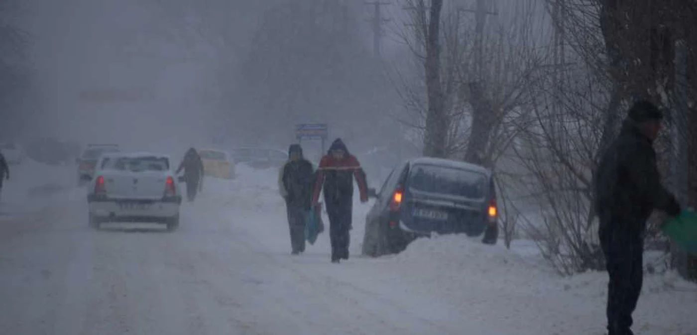 Nici o maşină nu a rămas deocamdată blocată pe drumurile din judeţ.  Foto Liviu Ghinea