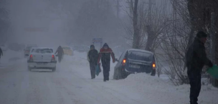 Nici o maşină nu a rămas deocamdată blocată pe drumurile din judeţ.  Foto Liviu Ghinea