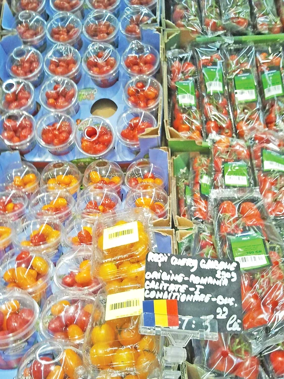 La Carrefour găsești  doar roșii cherry  din România. Cele  mari, lipsesc