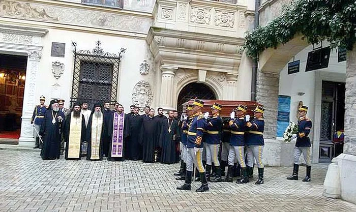 Cortegiul a fost  întâmpinat de preoţi  catolici şi ortodocşi