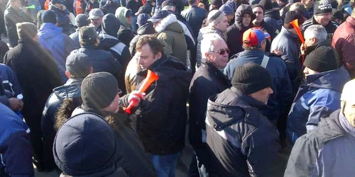 Proteste în Portul Constanţa în faţa Administraţiei portuare APC - sindicalişti şi operatori portuari Foto S.I.