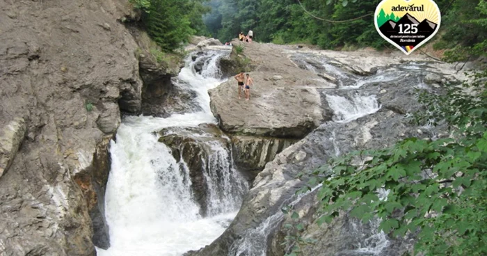 Cascada Putnei, locul de poveste din Vrancea. FOTO: ŞTEFAN BORCEA