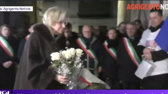 Cele două femei au fost omagiate pentru ultima dată / foto: captura video