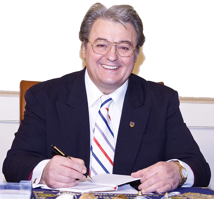 Corneliu Vadim Tudor png