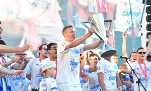 Universitatea Craiova, sarbatorind titlul din Superliga (Sportpictures) 1 jpg