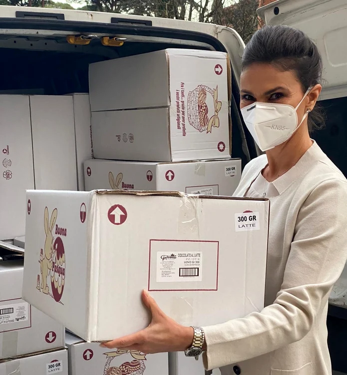 Ramona Bădescu a trimis în România măști și ouă de ciocolată