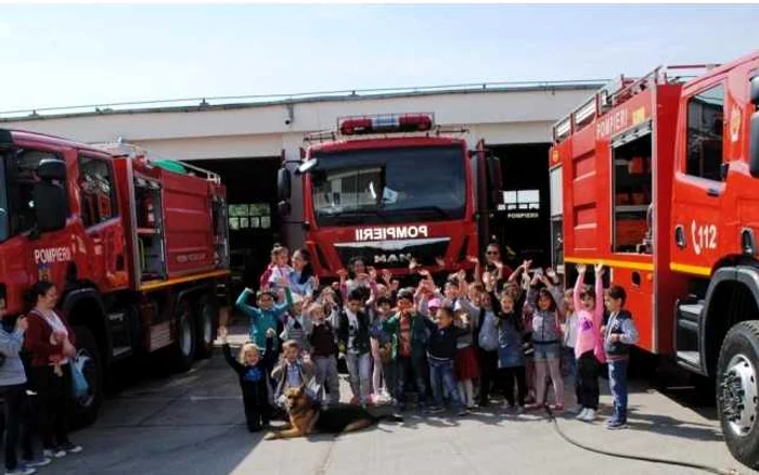 Copiii, în vizită la ISU Călăraşi FOTO ISU Călăraşi