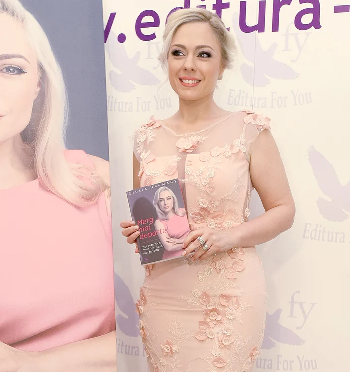 Giulia Nahmany a arătat spectaculos la lansarea cărţii sale, ”Merg mai departe. Mai puternică, mai sănătoasă, mai fericită”