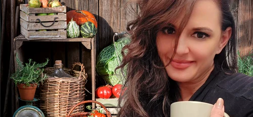 Interpreta de muzică populară Ruxandra Pitulice și-a asigurat cămara de iarnă