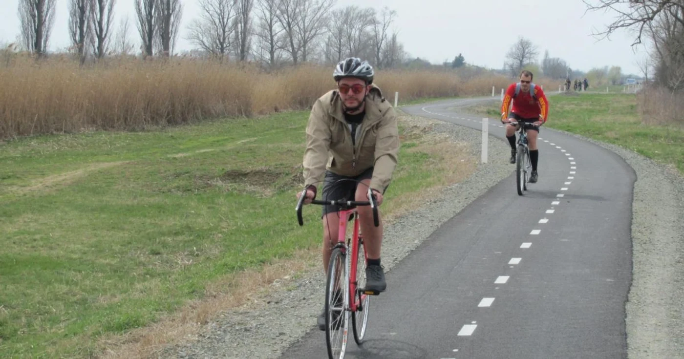 Pista de biciclete de pe digul Begăi FOTO Ştefan Both