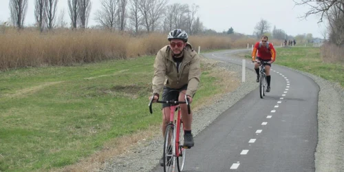 Pista de biciclete de pe digul Begăi FOTO Ştefan Both