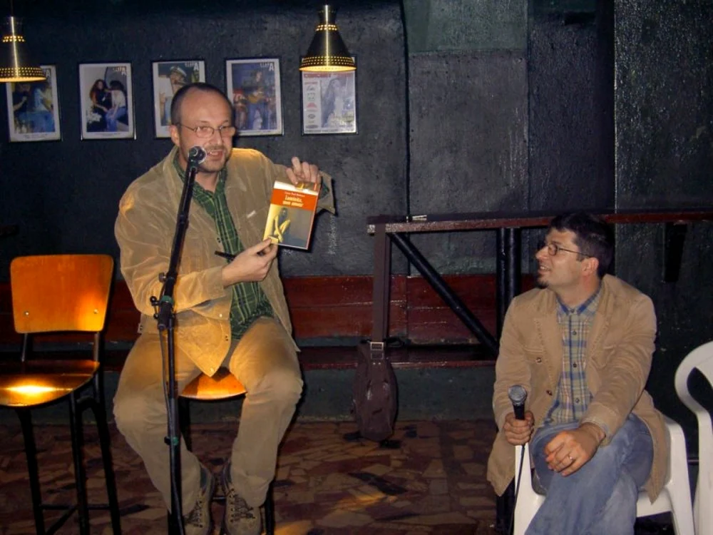 Scriitorul Cezar Paul-Bădescu, la lansarea cărţii sale "Luminiţa, mon amour"  FOTO: Arhiva personală