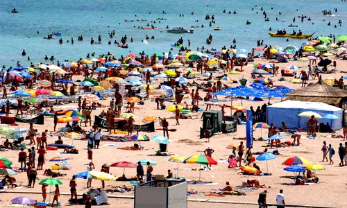 turisti pe litoral jpeg