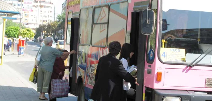 O femeie din autobuz a ajuns la spital