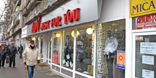 Tot mai mulţi chiriaşi decid să subînchirieze din spaţiu altor magazine, pentru a plăti mai puţin proprietarului  