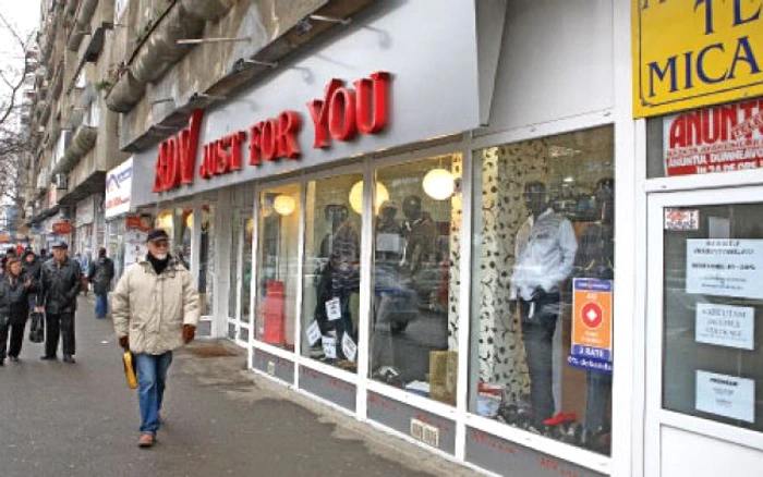 Tot mai mulţi chiriaşi decid să subînchirieze din spaţiu altor magazine, pentru a plăti mai puţin proprietarului