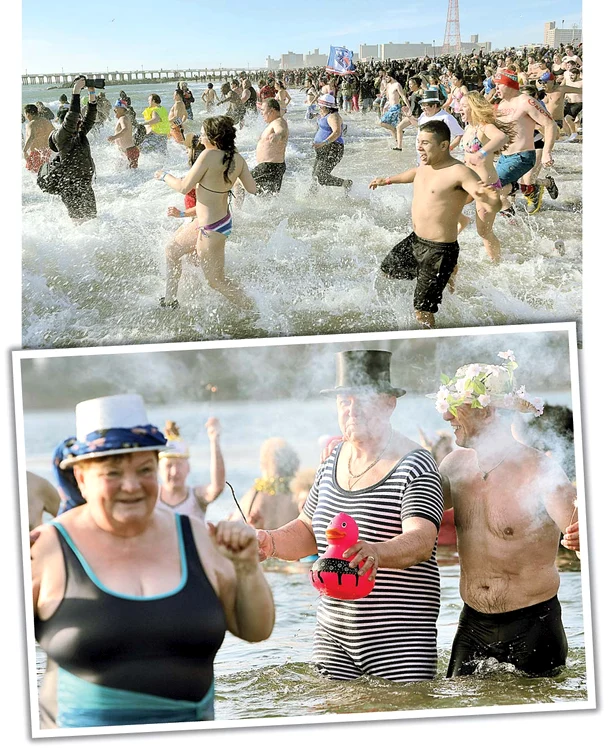 Bălăceala în apa rece ca gheaţa a fost la ordinea zilei. În Berlin şi New York, curajoşii au sărbătorit anul nou în costume de baie!