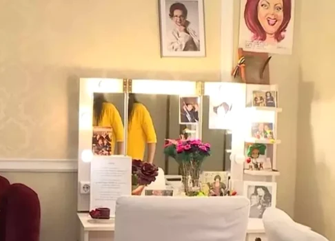 Cabina Stelei Popescu de la Teatrul Constantin Tănase arată ca un mic muzeu foto: captură TikTok
