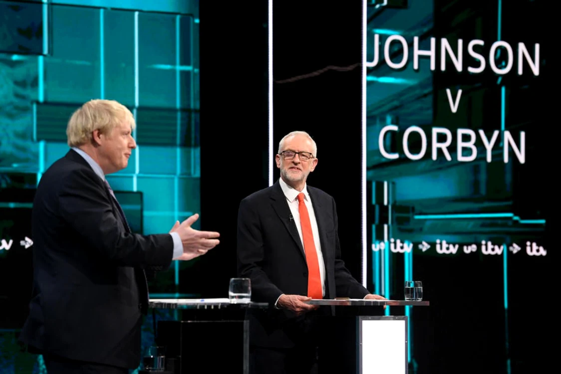Boris Johnson (stânga) şi Jeremy Corbyn, la prima dezbatere televizată în vederea alegerilor legislative anticipate din 12 decembrie FOTO EPA-EFE