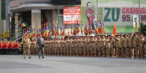 Peste 1000 de militari au fost prezenţi la ceremonialul organizat în centrul Craiovei 