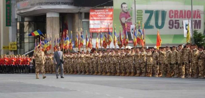 Peste 1000 de militari au fost prezenţi la ceremonialul organizat în centrul Craiovei