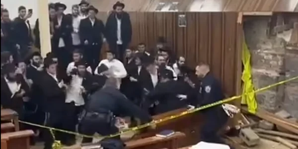 O revoltă sălbatică a izbucnit într o sinagogă din New York din cauza unui tunel secret FOTO Captură Video  png