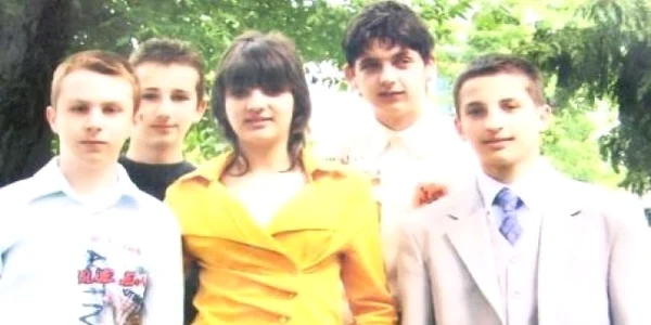 Lorena Hurdea, împreună cu foştii colegi.