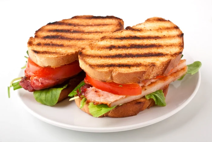 Sendvişul este numit după celebrul John Montagu, al patrulea conte de Sandwich FOTO Shutterstock