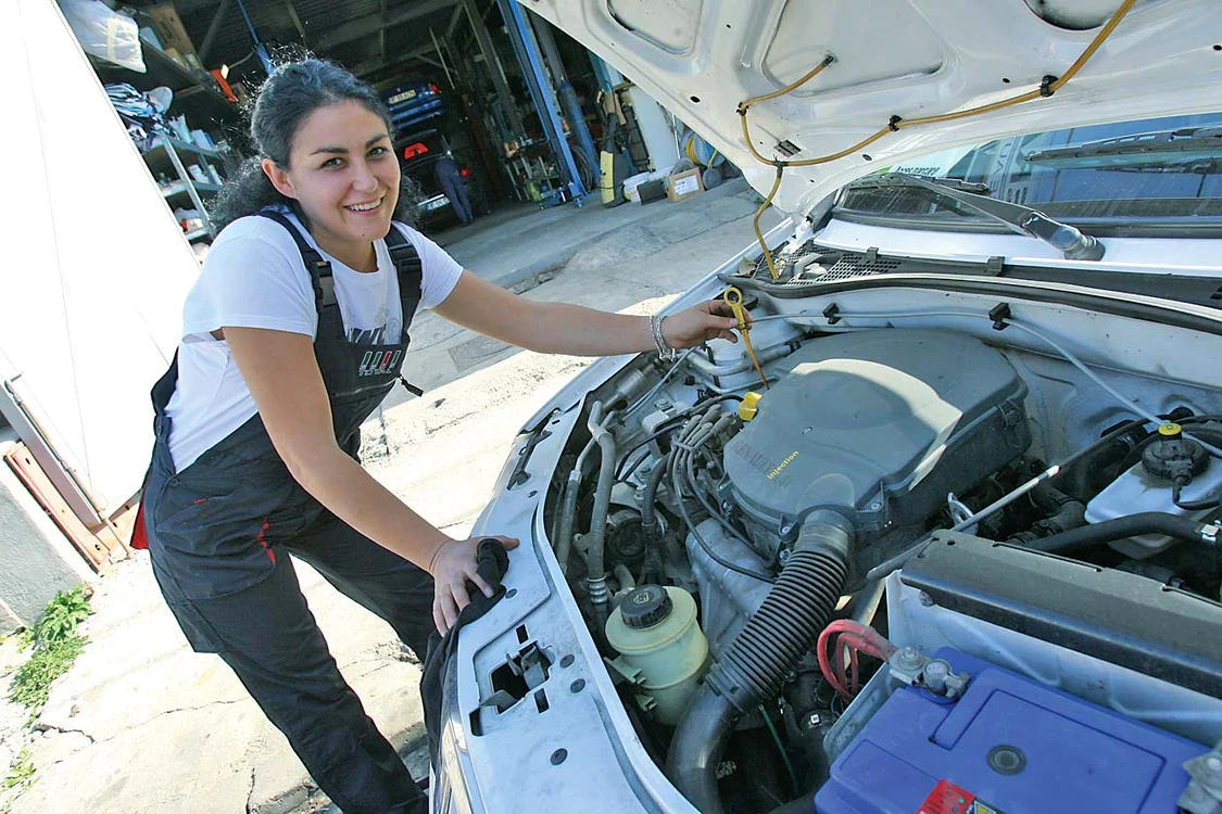 Sunt locuri de muncă pentru mecanicii auto