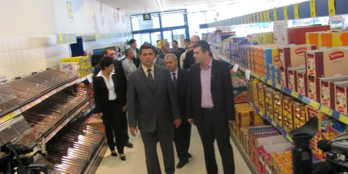 Magazinele vor fi închise duminică