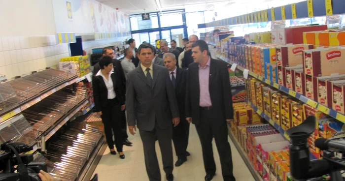 Magazinele vor fi închise duminică