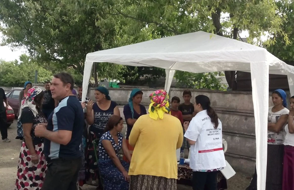 Membrii comunităţilor sărace au greu acces la servicii sociale fără documente de identitate Foto: Cristina Mihai