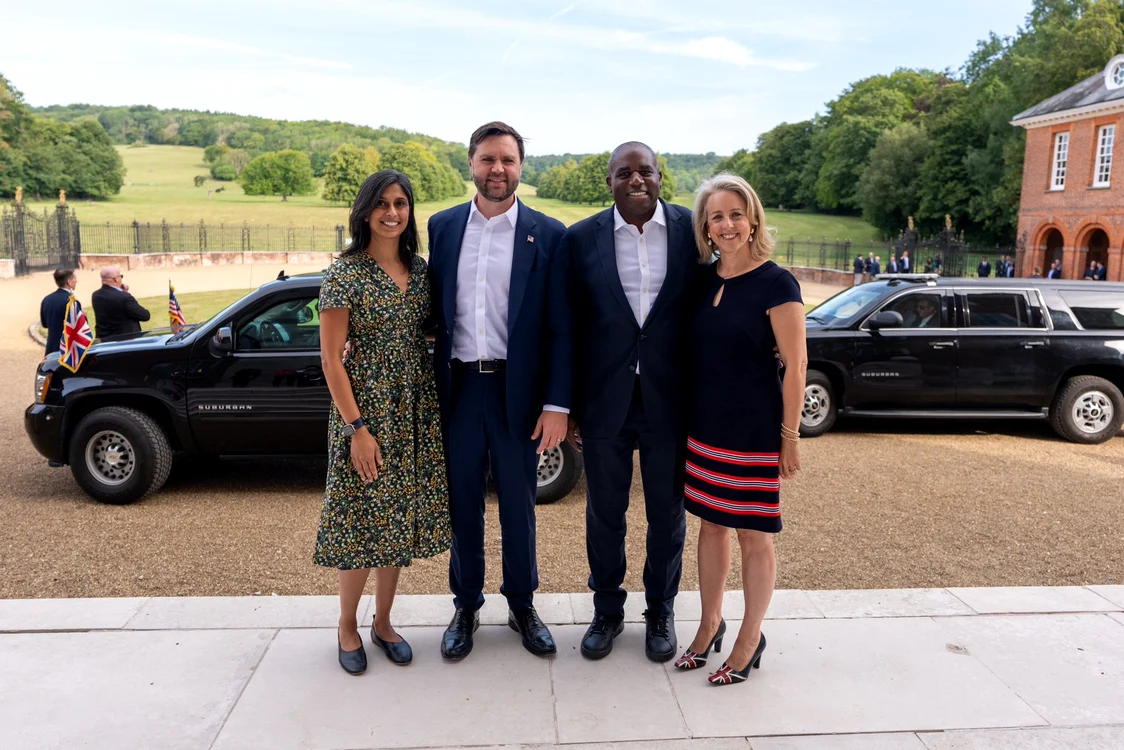 JD Vance şi David Lammy, împreună cu soţiile. FOTO: Facebook/JD Vance