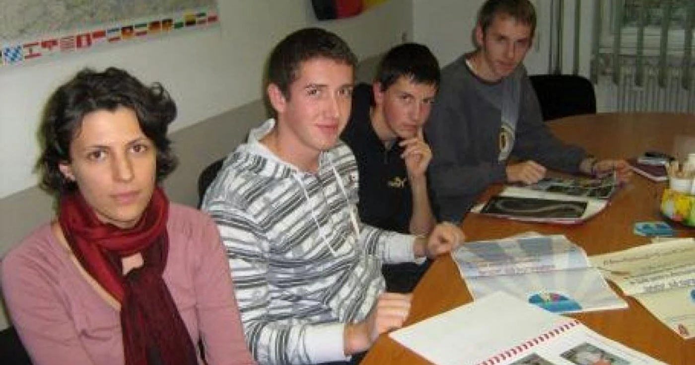 Echipele îşi vor prezentea "afacerile", iar juriul va decide care e cea mai convingătoare idee