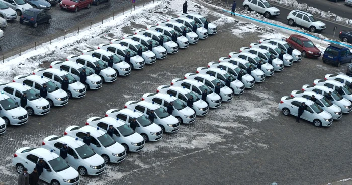 Poliţia Capitalei a primit 60 de maşini Dacia Duster FOTO MAI