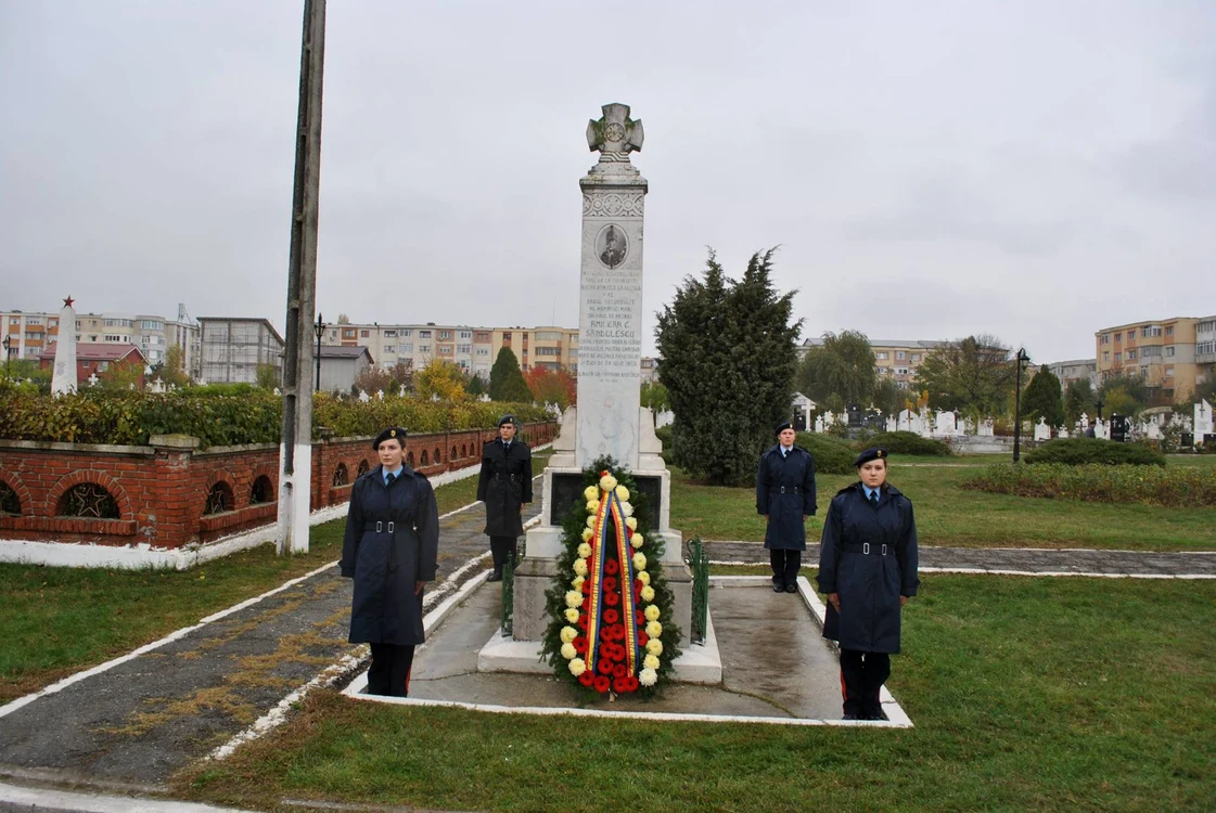 Monumentul Fiului Ostașului Necunoscut Amilcar Săndulescu Foto Colegiul Național Militar Craiova