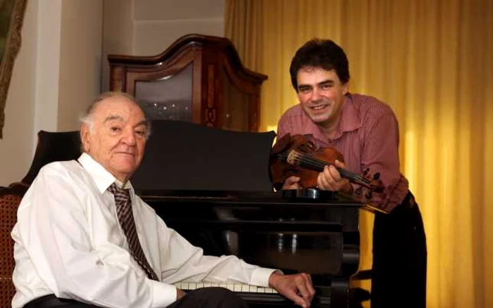 Pianistul Valentin Gheorghiu şi violonistul Gabriel Croitoru FOTO: Virgil Oprina
