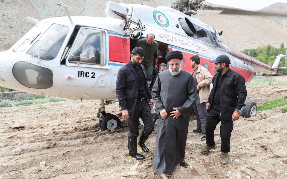Ce se întâmplă după vestea morții președintelui iranian. Cine erau oficialii care și-au pierdut viața alături de șeful statului în accidentul de elicopter