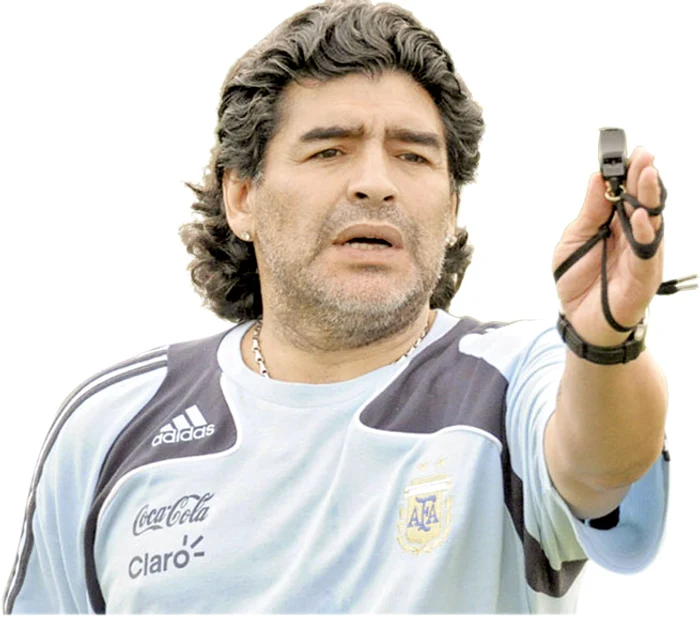 
    Maradona şi-a criticat jucătorul şi l-a dat afară din lot  