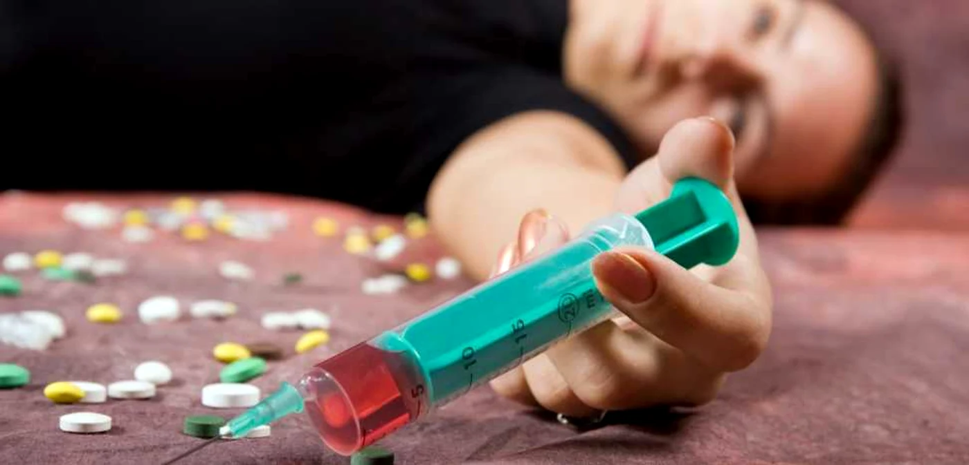 Trei sferturi din cei care consumă droguri injectabile au virsusul HIV FOTO Adevărul