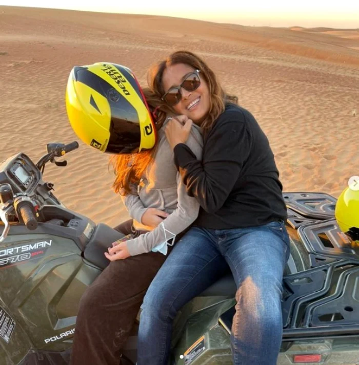 
    Salma Hayek, 54 de ani, a prins un asfințit de vis în deșert și l-a postat pe Instagramfoto: Instagram  