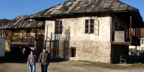 Clădirea monument din curtea Seminarului Teologic riscă să se prăbuşească