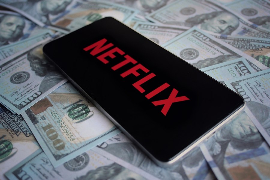 Publicul Netflix nu uită și nu iartă. Utilizatorii „taxează“ zilnic platforma pentru costurile suplimentare impuse recent