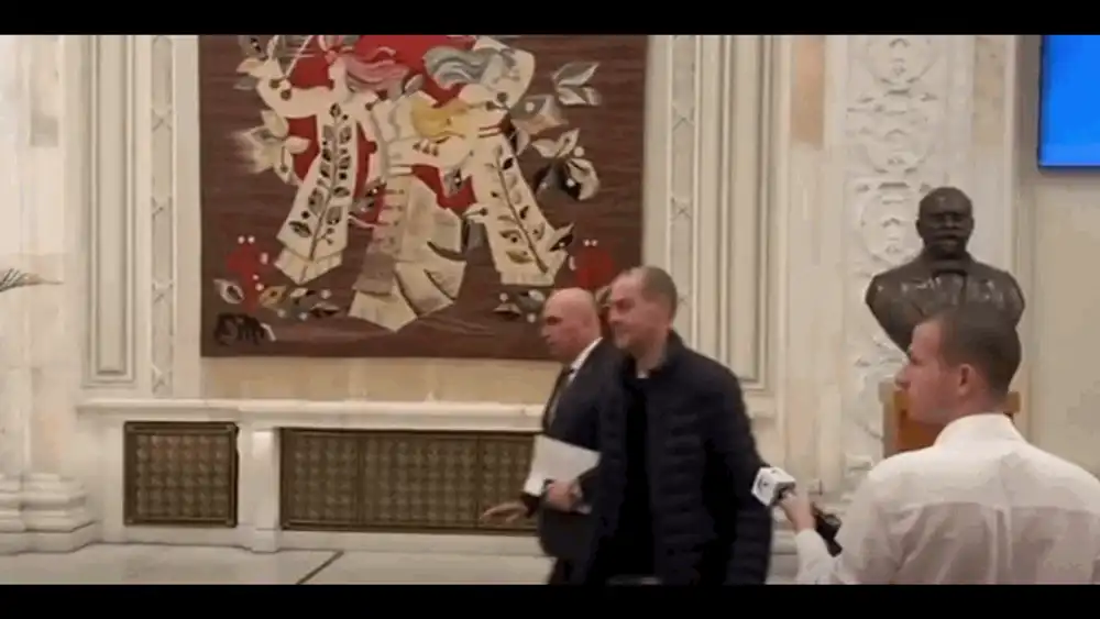 Jurnaliștii agresați la Parlament. Reacția Guvernului după intervenția ofițerului de presă de la Palatul Victoria