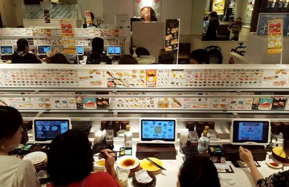 Restaurantele fără chelneri unde tehnologia îţi serveşte mâncarea din Tokyo - Japonia Foto Arhiva personală Alexandra Lopotaru