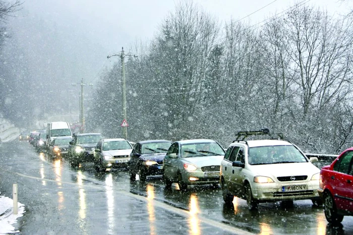 
    Valul de frig polar vine însoţit de precipitaţii în toată ţara  