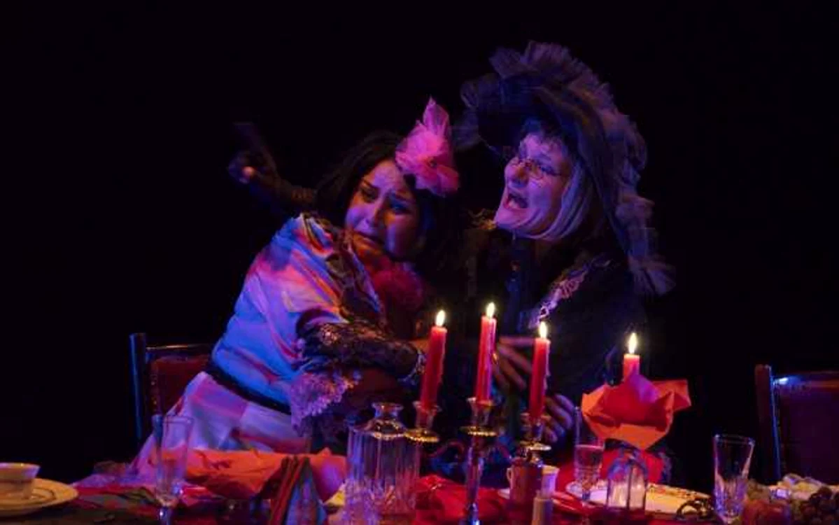 opt femei teatrul regina maria